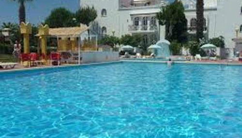 Small cozy flat, by the pool and by the sea - Foto 3