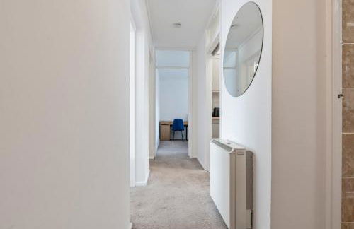 OPK STAYS - Stylish 2 bed Coventry train Station Apt, City Centre, Sleeps 4, FREE Parking, Free Netflix - Foto 19