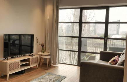 London City Island 1 Bedroom Luxury Apartments, Private Balcony - Photo 2