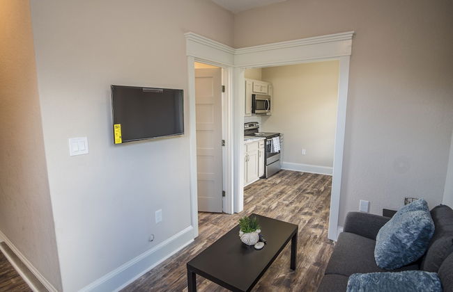 Beautiful Guest House on New Built Home Near Downtown - Photo 10