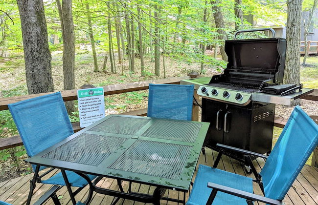 Frost Hollow by Avantstay Deck w/ Grill, Game Room Loft - Photo 3