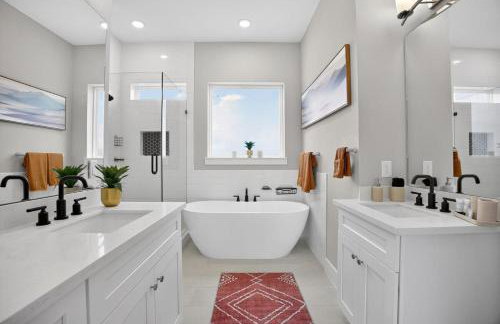 Modern EaDo Stay - 3BR Townhome w Private Deck - Foto 27