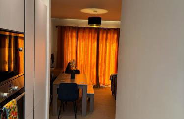 Three-bedroom modern family home by the pond with free parking - Photo 21