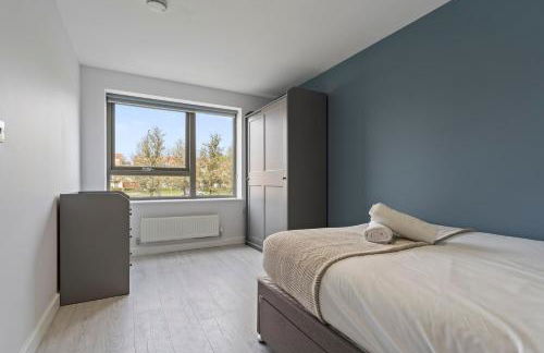 Exquisite 7 Bedroom 5 Bathroom House - Over 1900 sqft - Close to City Centre with Free Parking, Fast W-Fi and SmartTVs by Yoko Property - Foto 22