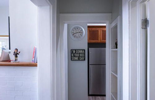 Dual patios, Free Laundry Service, College steps - Foto 8