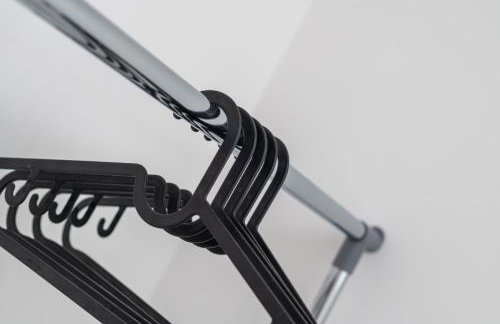 Modern Canal-Side Apartment in Milton Keynes - Photo 20