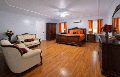 Luxury 5BR Retreat - Hot Tub - Game Room - 2 Fire Pits - Foto 20