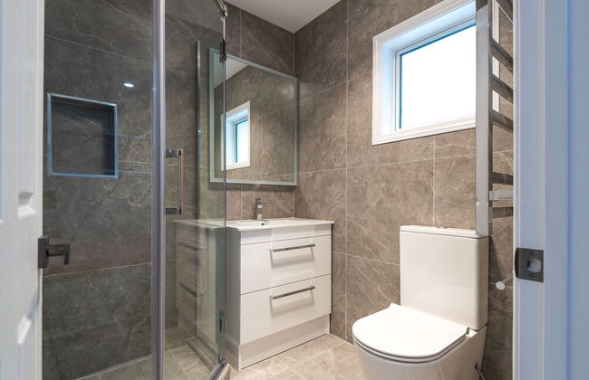 Brand New 5BR home with view of the sea - Photo 38