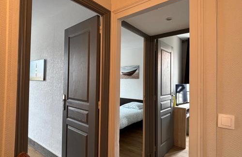 Embruns maison spacieuse rénovée 5 ch 3 sdb 2 WC belle terrasse aménagée barbecue à 250 m de la plage en plein centre d' Arromanches au coeur des plages du débarquement, proximité de Bayeux - Foto 18