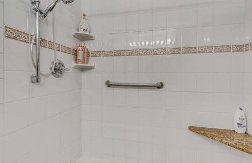 Cozy Home with Sauna 5 bedrooms 3 bathrooms Sleeps 12 - Foto 23