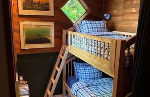 Waterfront Retreat with Fireplace, Hot Tub & Sauna - Foto 14