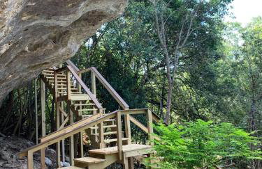 VINTAGE RIVER CAMP CABIN! PRIVATE RIVER ACCESs! - Foto 22