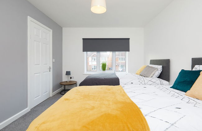 2 Bed Derby House- Parking - Rolls Royce - Foto 6