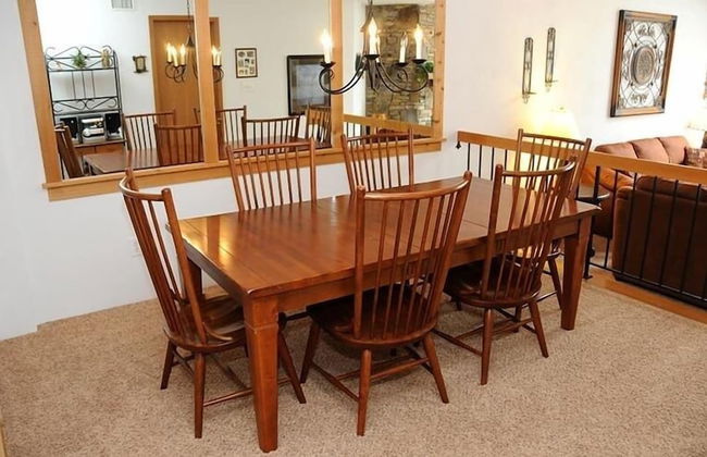 Seven Springs 2 BR Condo - Deck and Mountain Views by RedAwning - Foto 16