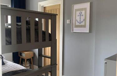 The Annexe Porthcawl Pet Friendly 2 Bedroom Flat with King Size bed bunk beds and sofa bed sleeps up to 5 people - Photo 7