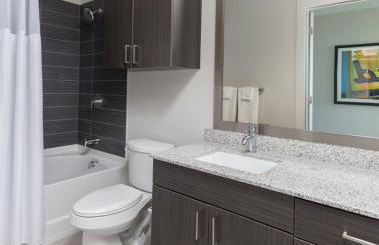 Stay in this 2BD resort condo to visit Austin gym and pool onsite - Foto 11