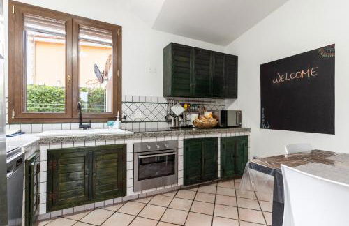 Deep Blue Sea - Photo 49