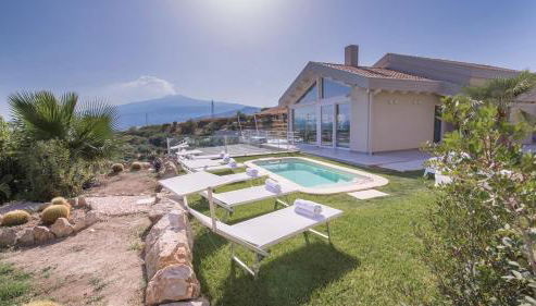 Villa Aura 6 in Giardini Naxos - Photo 2, sunbed, Garden view