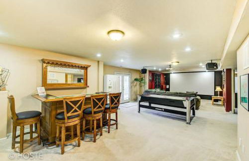 *H* 5BR Home Getaway w/HOT TUB ** - Foto 21