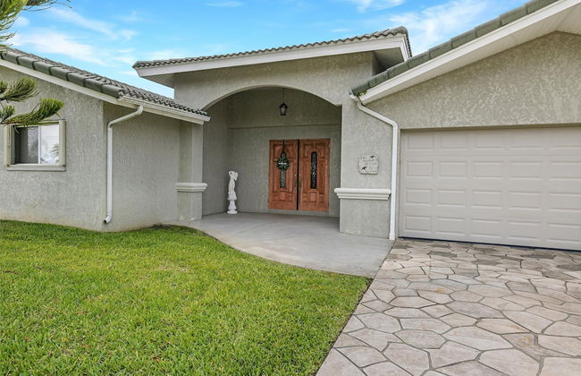 Luxury Waterfront Home With Pool 3 Bedroom Home by RedAwning - Foto 30