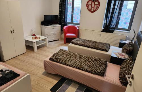 MD- City, EG, Top in Preis- Leistung, Lage, Deluxe App mit 2 Schlafzimmer, Merkmale Qeensize Bett, Romantk DZ - Foto 24