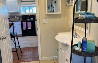 Cheerful pet-friendly bungalow right in town - Foto 12