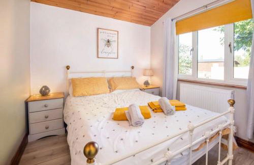 family honeybeelodge york Hot Tub and wood burner - Foto 5