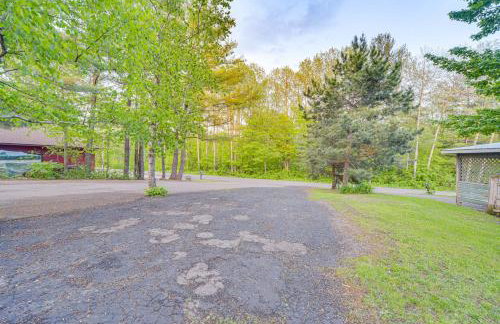 Lakefront Family Retreat with Private Dock! - Foto 41