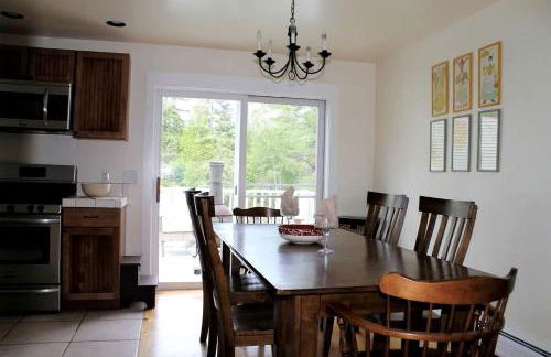 Charming Dog-Friendly Beach House with Fire Pit & Jetted Tub Near Carters Beach in Hancock, Maine - Foto 18