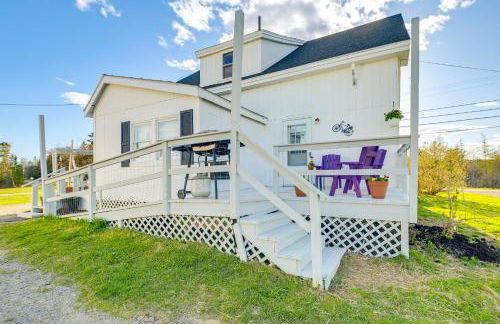 Cherryfield Home with Decks On Historic Horse Farm - Foto 23