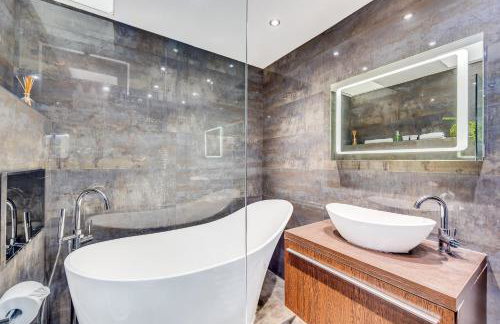 Shenley House - Close to City Centre - Driveway Parking, Self-Check-In, Workspace, Fast WiFi and Smart TV by Yoko Property - Foto 7