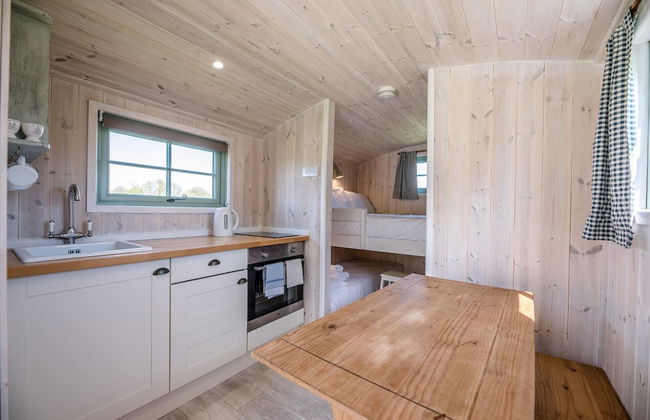 Honeysuckle Farm Hut 7 - Suffolk Farm Holidays - Foto 5