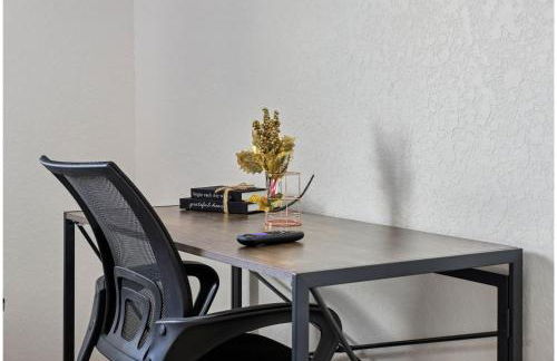 Peaceful Stays with Easy Access to Downtown - Foto 19