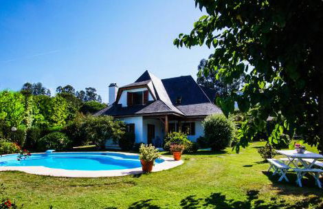 Chalet con piscina y 2000 m de jardín - Foto 1