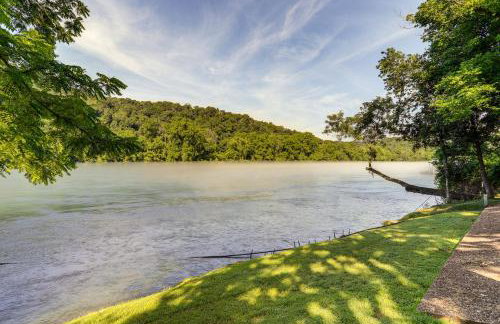 Steps to White River Cabin Retreat with Dock Access - Foto 31