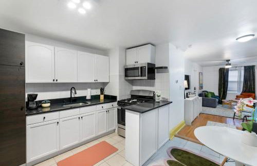 Stylish City Retreat Mins to Manhattan via PATH The Square - Foto 3