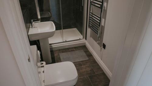 Spacious Second Floor Apartment - Foto 5