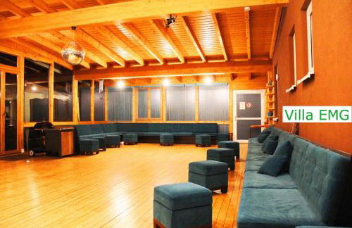 Ferienhaus Event Haus EMG Hockenheim für Familien und Gruppen bis 22 Personen mit Partyraum - Foto 11