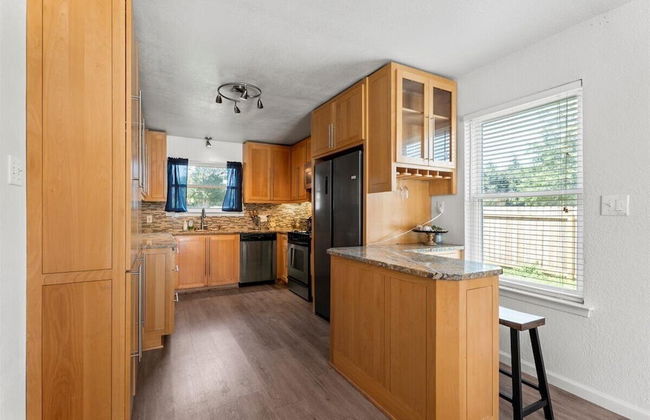 Oasis w Huge Pool & BBQ Patio - Photo 16