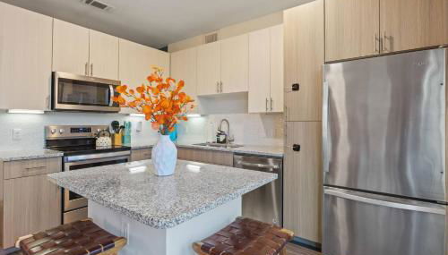 Studio with Patio, Pool, Gym, Parking & Queen Bed - Foto 3, Other