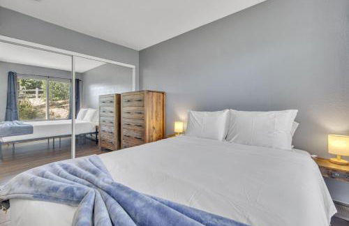 Point Loma 2BR Townhome w Parking in Prime Location - Foto 22