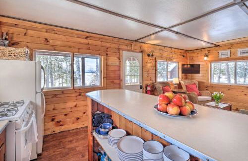 8 Mi to Saddleback Ski Area Cabin with Fire Pit - Foto 12