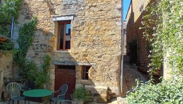 Maison de la Ruelle au cœur de la Bastide de Domme avec cour terrasse - Photo 1