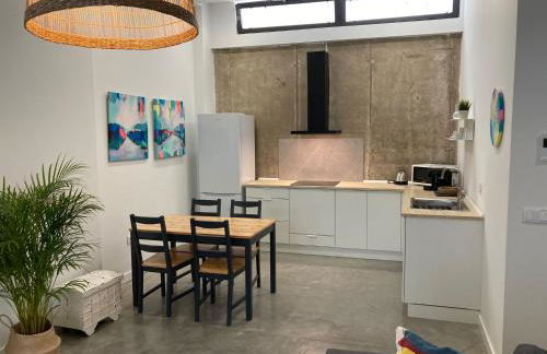 Acogedor apartamento en semisótano con patio y cerca de la Plaza de España - Foto 1