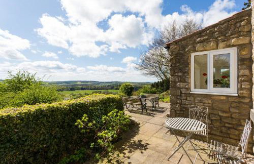 Stunning 3 Bedroom Cottage near Historic York - Photo 13