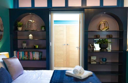 Central Medieval Grid Unique home with Gated parking - Foto 7