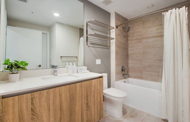 Spacious 2-Bedroom Apartment - Photo 18