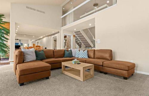 NEW! 4BR I Indoor Pool on the Bay in Boat Town USA - Foto 53