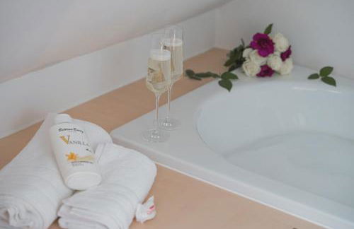 Tropic Love - Seezugang - Seesicht I BeachParadise I Massage - Trampolin - Light Show - Parken - Cinema Feeling - BBQ - Foto 60