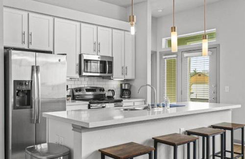 LUX 2B2B with Pool & Parking near the Heart of Austin - Foto 16